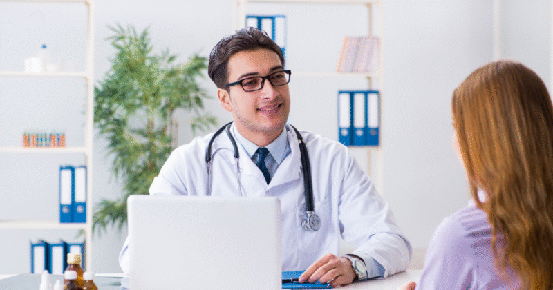 consulta médica para realização de check-up anual.