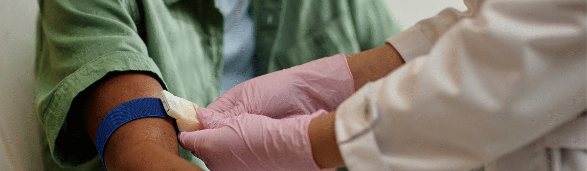 paciente se preparando para realizar o check-up completo do homem | Posenato Diagnósticos