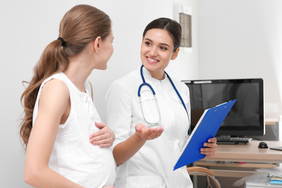 HTLV na gravidez: gestante em consulta de pré-natal com profissional de saúde