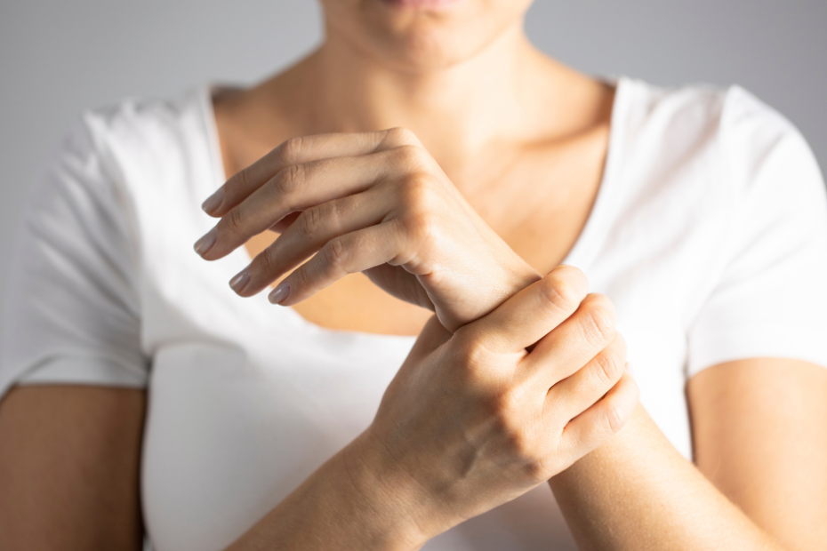 Mulher com dor no punho associada a investigação de fator reumatoide