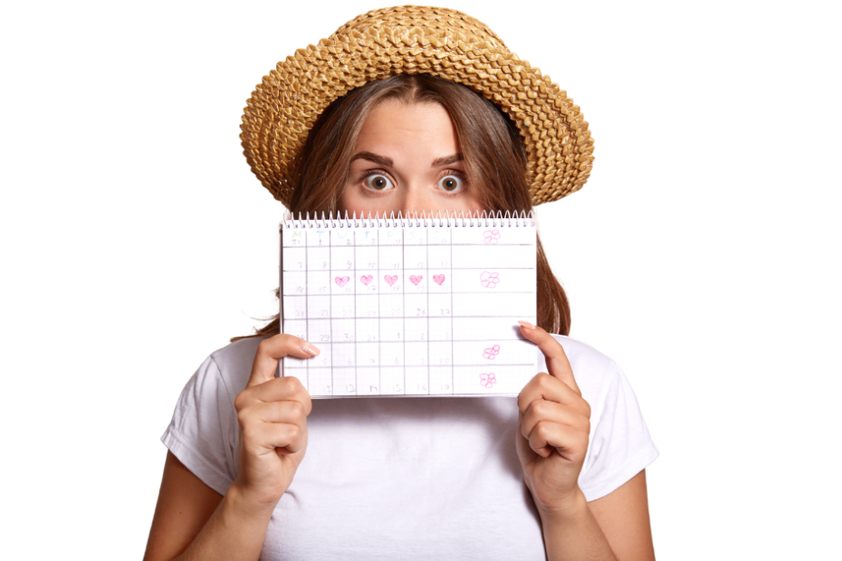 mulher com calendário acompanhando ciclo menstrual irregular